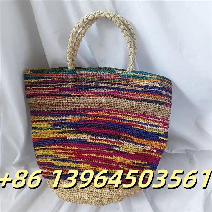 Handgemaakte multi-kleuren raffia emmer