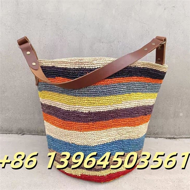 Kleurrijke raffia vrouw busket