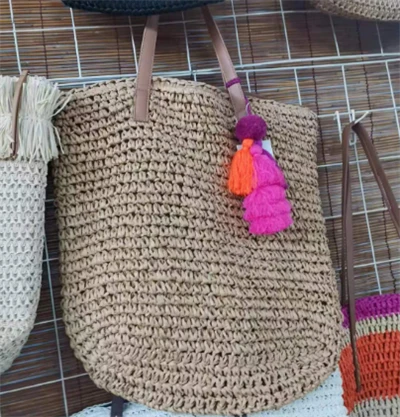Handgeweven damestas met kleurrijke ballen