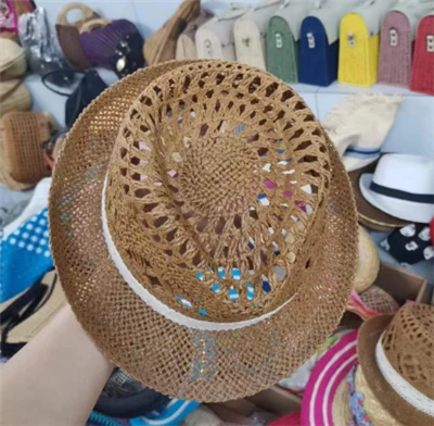 Ademende papieren holle zomerhoed