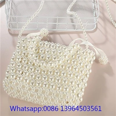 Handgemaakte tas met witte parels
