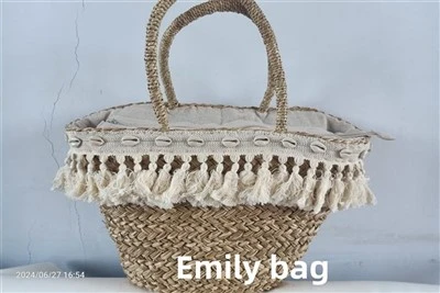 Ontworpen vrouwelijke raffia -tassen