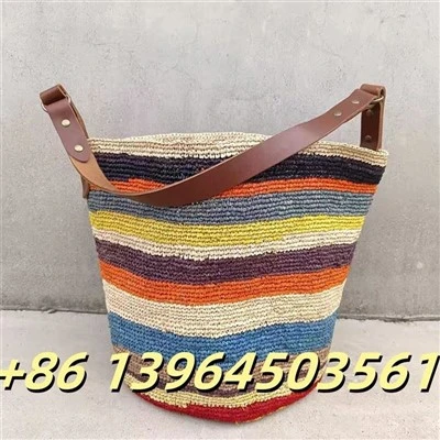Kleurrijke raffia -emmer met echt leer